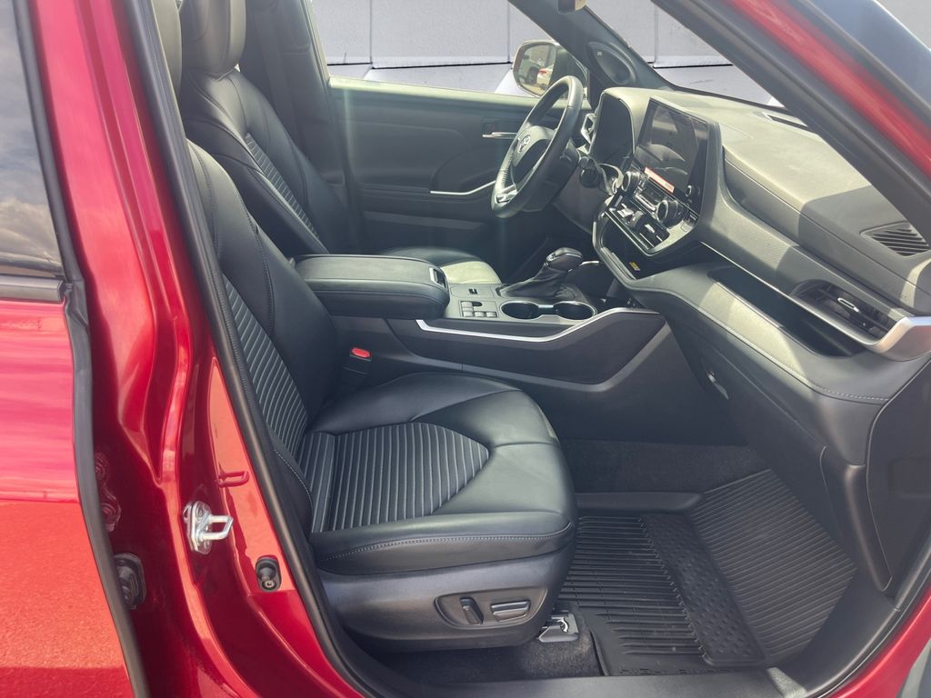 2023 Toyota Highlander XSE photo 13