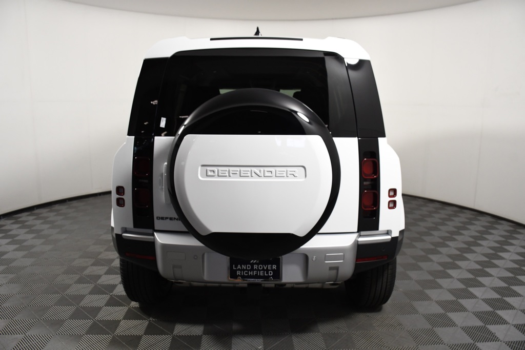 2025 Land Rover Defender 110 S photo 5