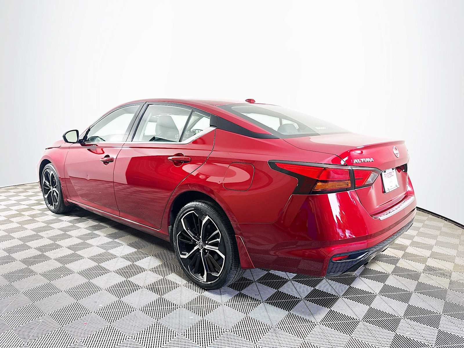 2023 Nissan Altima 2.5 SR photo 6
