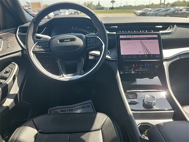 2025 Jeep Grand Cherokee Limited photo 3