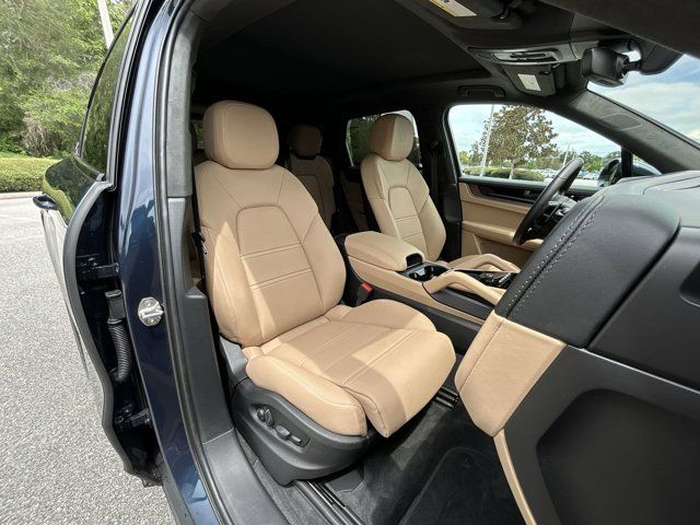 2025 Porsche Cayenne E-Hybrid Turbo photo 21