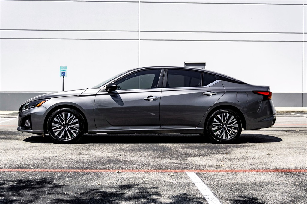 2024 Nissan Altima 2.5 SV photo 7
