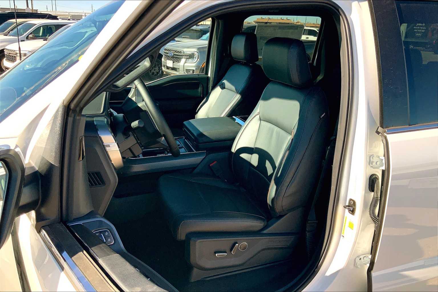 2025 Ford F-150 Lariat photo 9