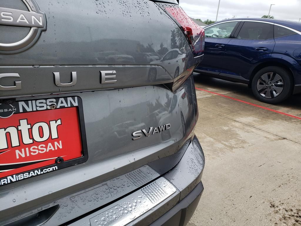 2024 Nissan Rogue SV photo 11