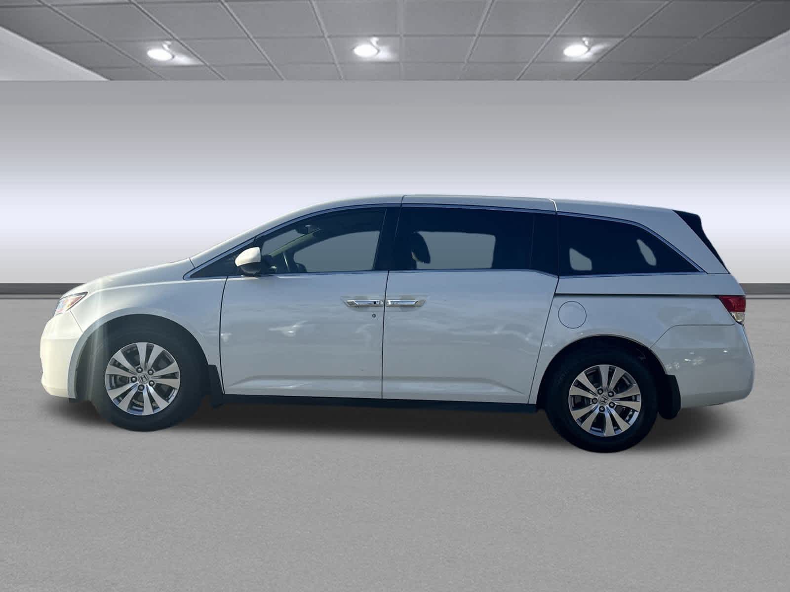 2016 Honda Odyssey SE photo 3