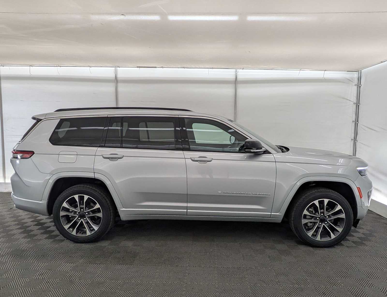2024 Jeep Grand Cherokee Overland photo 6