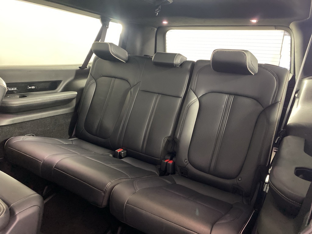 2024 Jeep Wagoneer L Series II Obsidian photo 14