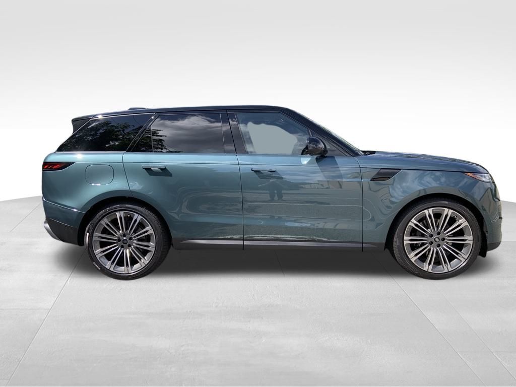 2025 Land Rover Range Rover Sport SE photo 4
