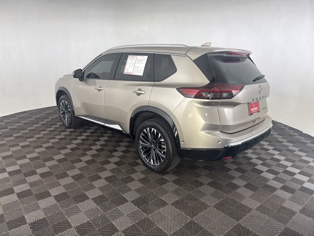 2024 Nissan Rogue Platinum photo 7