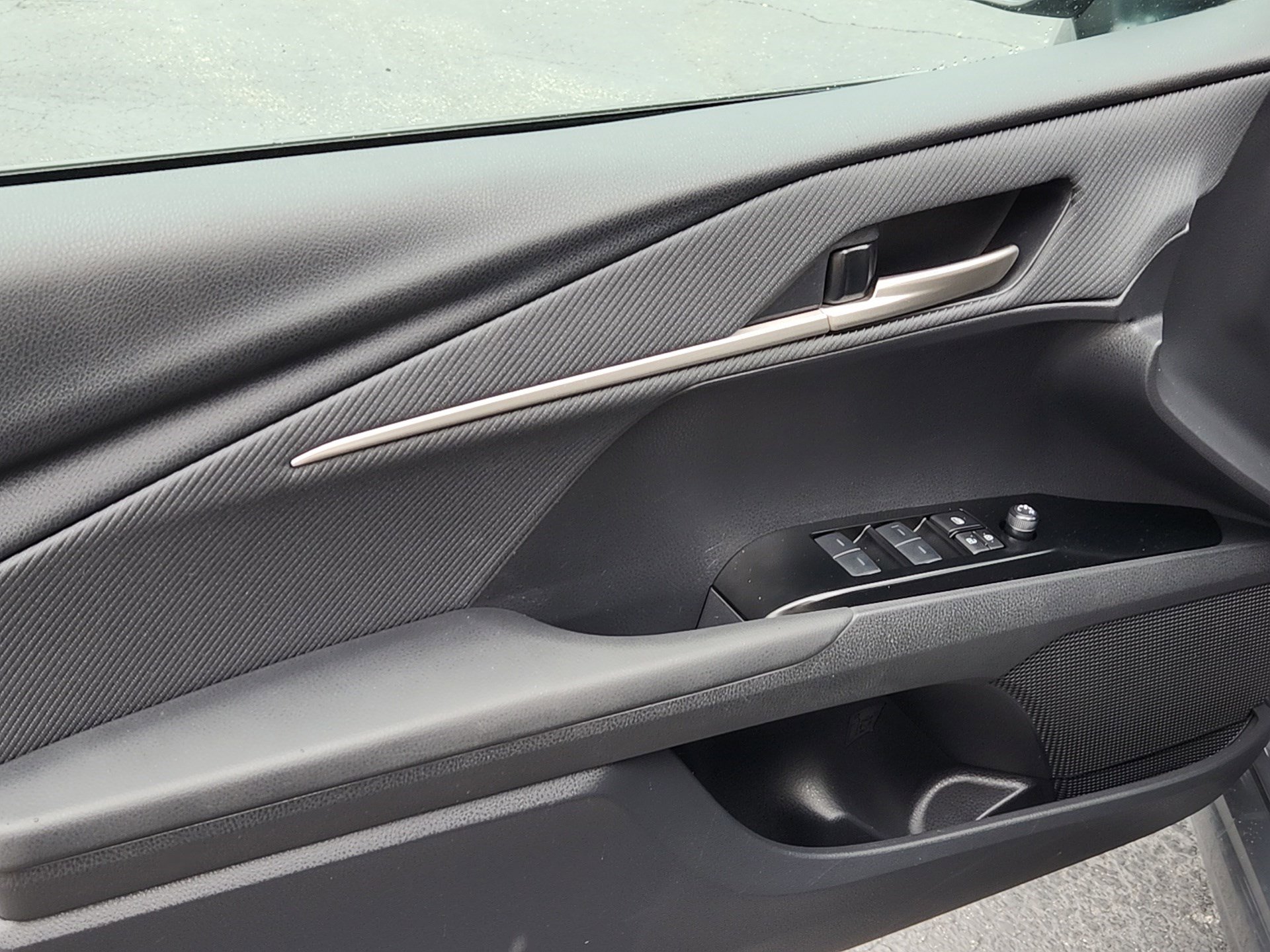 2025 Toyota Camry SE photo 10