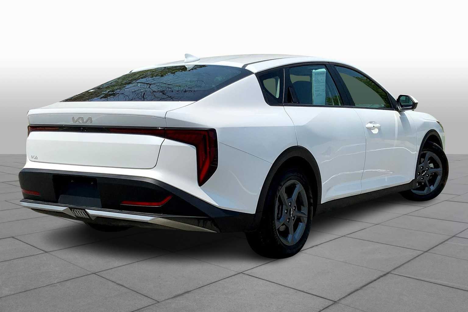 2025 Kia K4 LXS photo 11