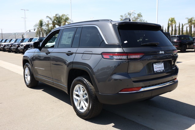 2025 Jeep Grand Cherokee Laredo X photo 5