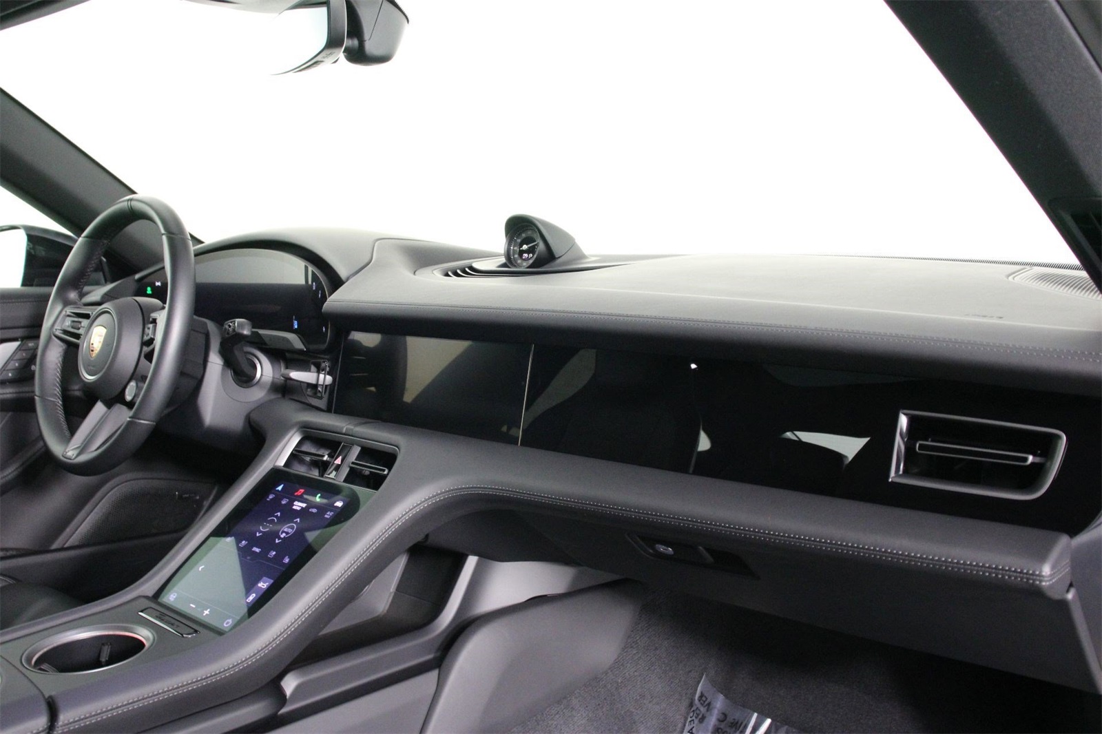 2025 Porsche Taycan photo 22