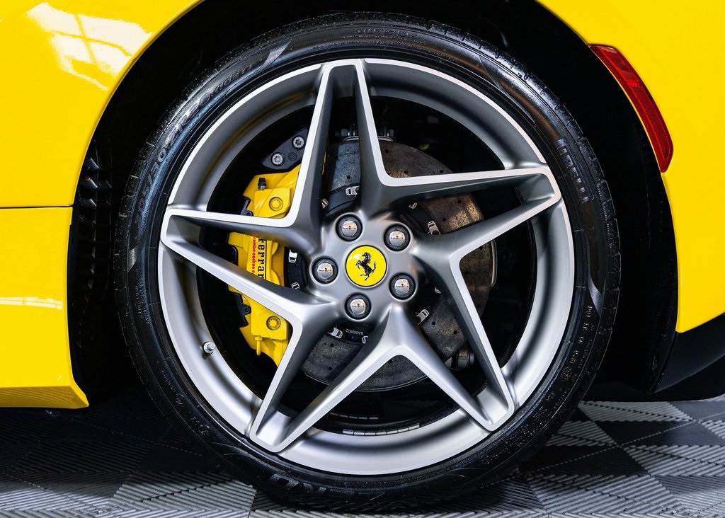 2022 Ferrari F8 Spider Base photo 8