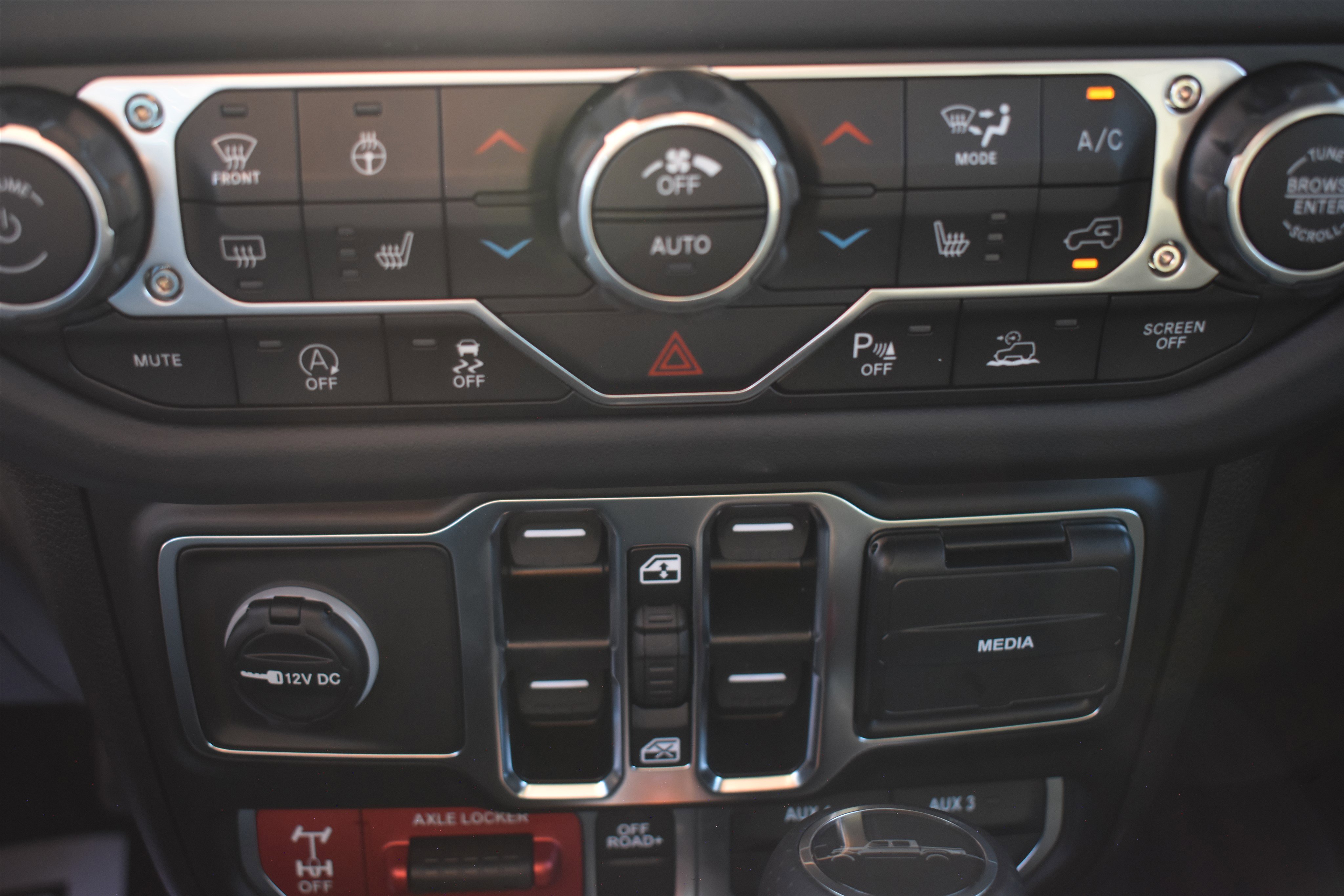 2025 Jeep Gladiator Mojave photo 18