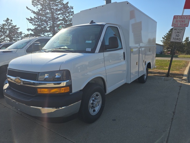 2025 Chevrolet Express Cutaway Base's photo