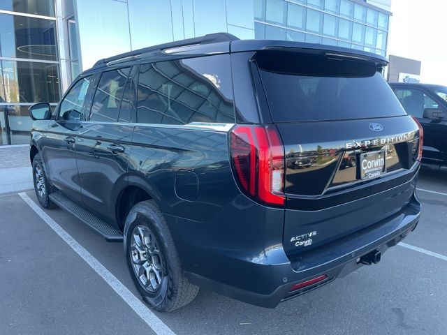 2025 Ford Expedition photo 3