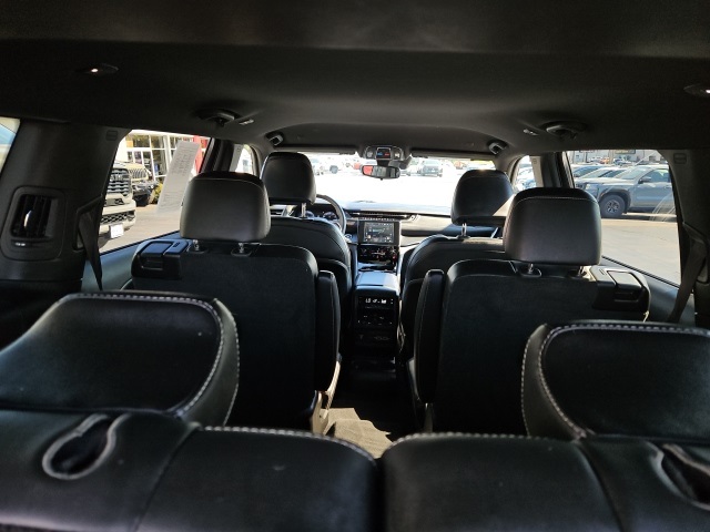 2023 Jeep Grand Cherokee Altitude photo 9