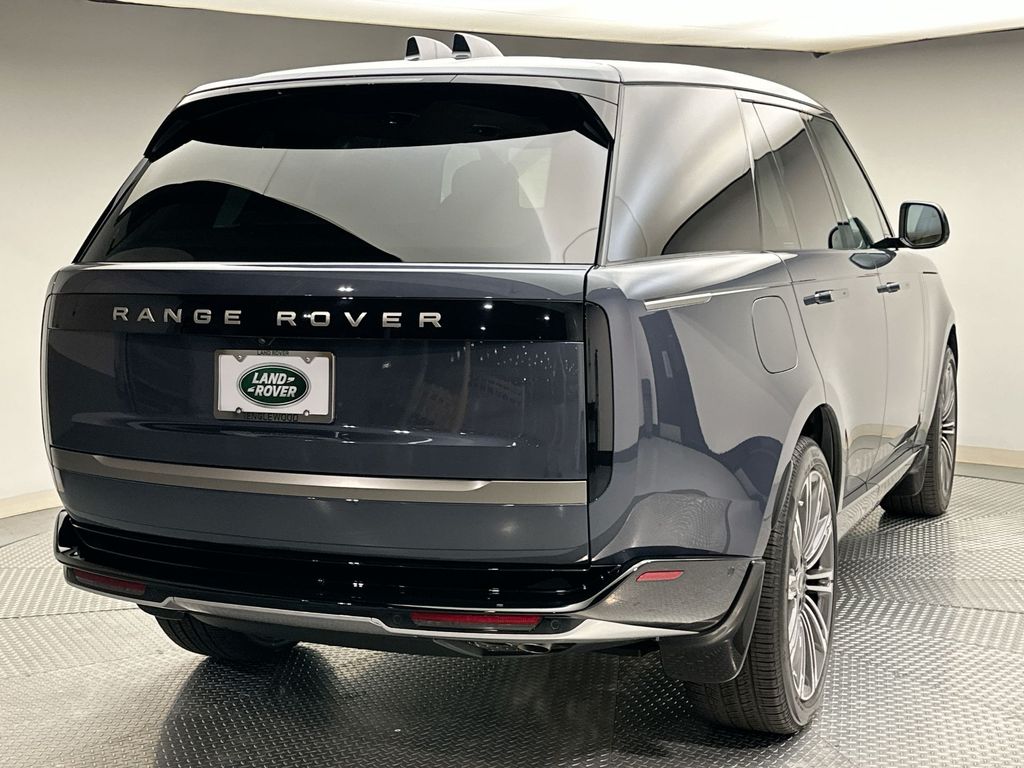 2025 Land Rover Range Rover SE photo 2