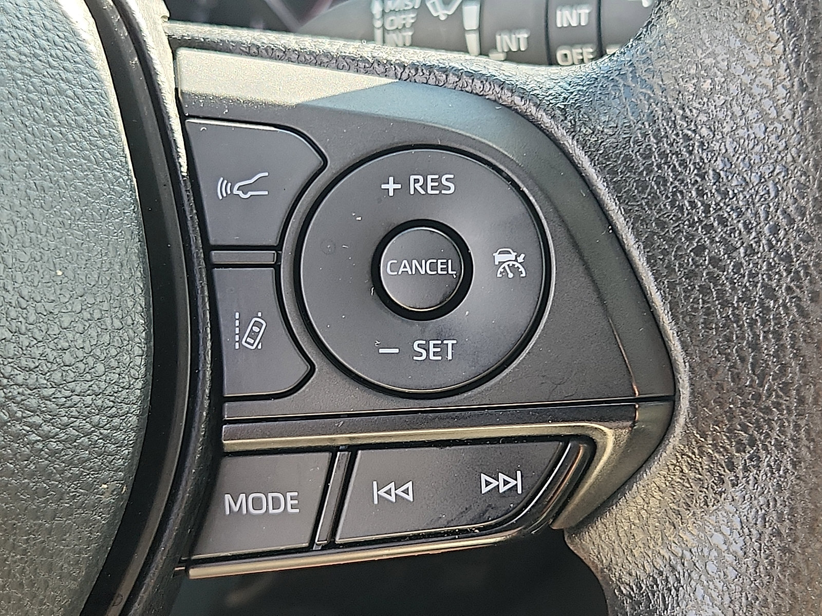 2024 Toyota RAV4 XLE photo 20