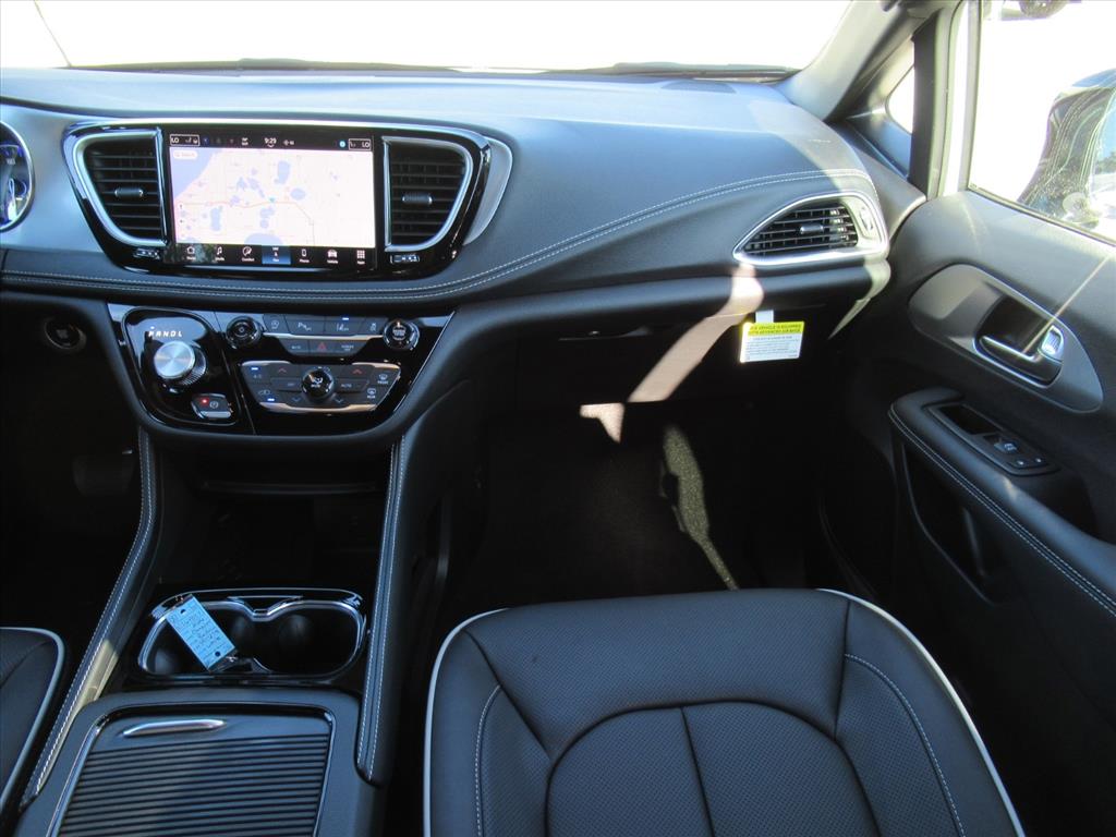 2026 Chrysler Pacifica Limited photo 14