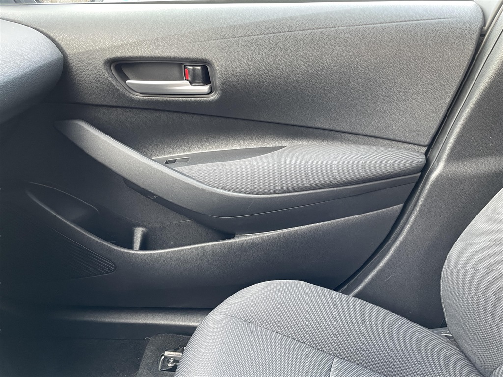 2021 Toyota Corolla LE photo 18