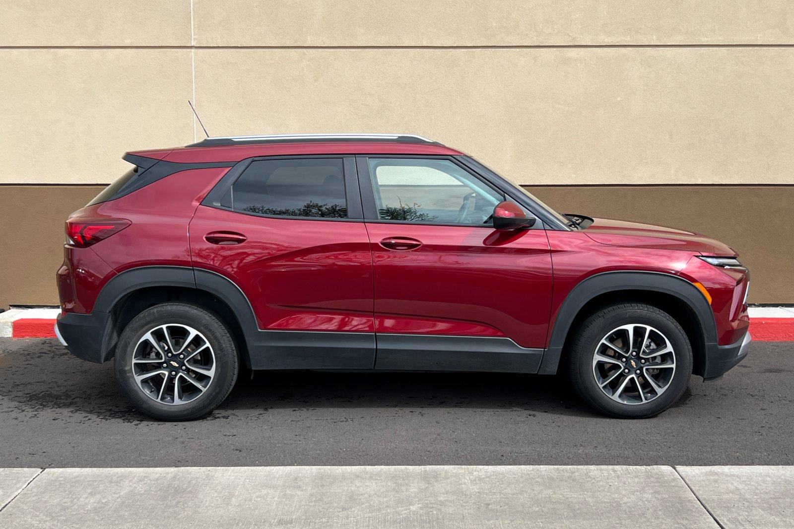 2024 Chevrolet Trailblazer LT photo 2
