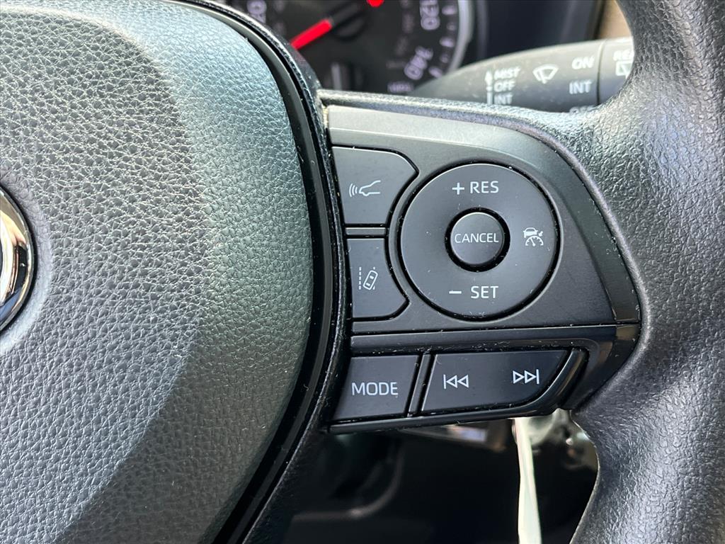 2021 Toyota RAV4 LE photo 13