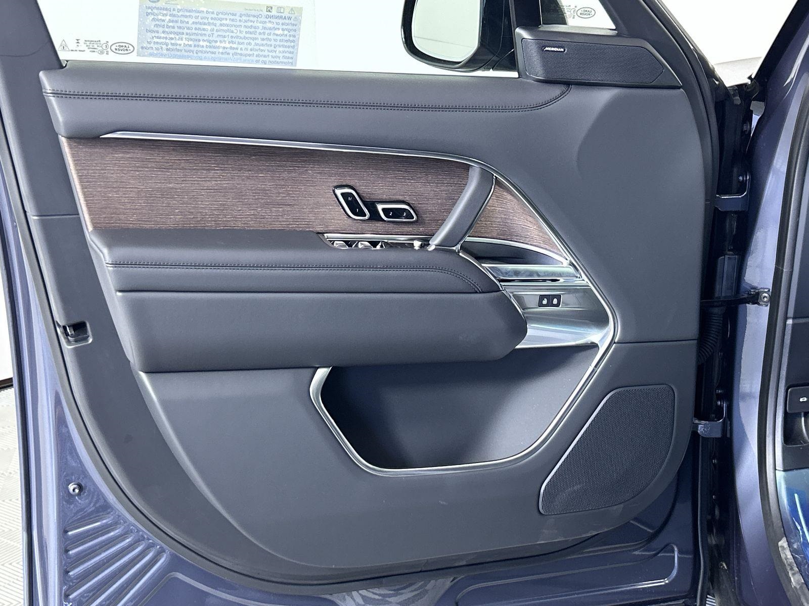 2025 Land Rover Range Rover SE photo 19