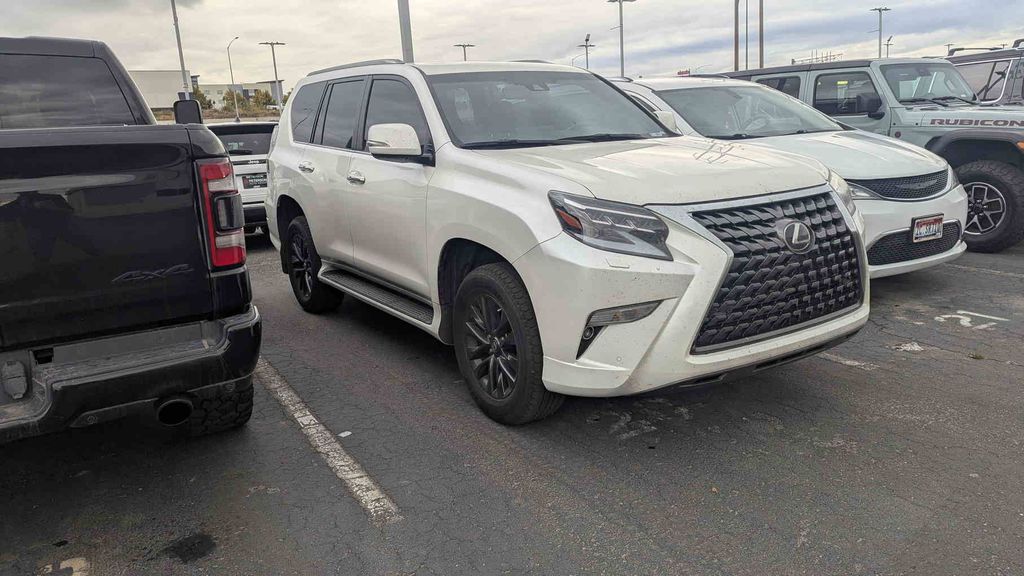 2023 Lexus GX 460 photo 2