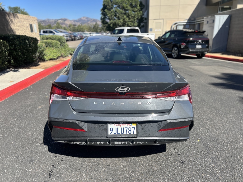 2024 Hyundai Elantra SEL photo 5