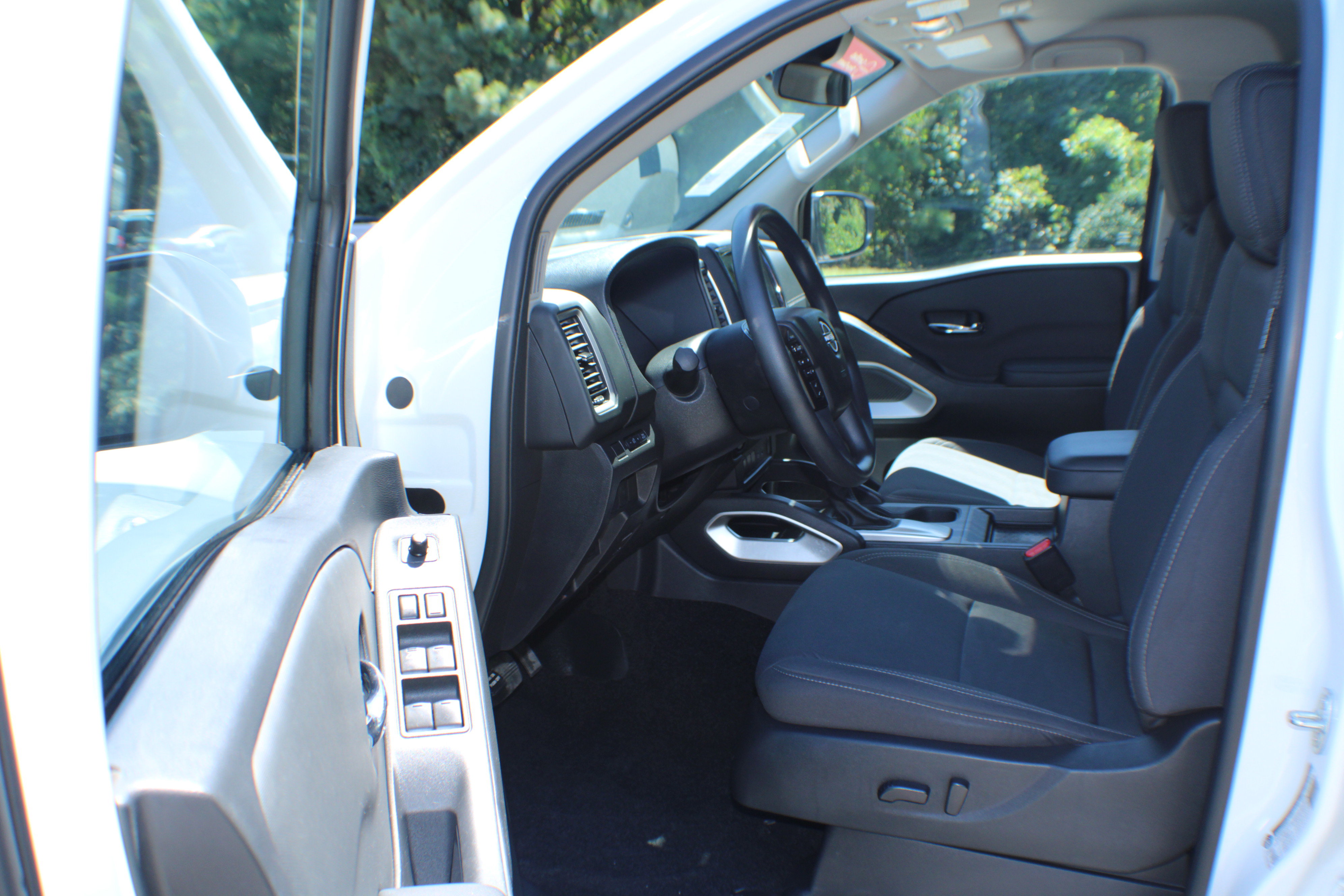 2024 Nissan Frontier SV photo 4