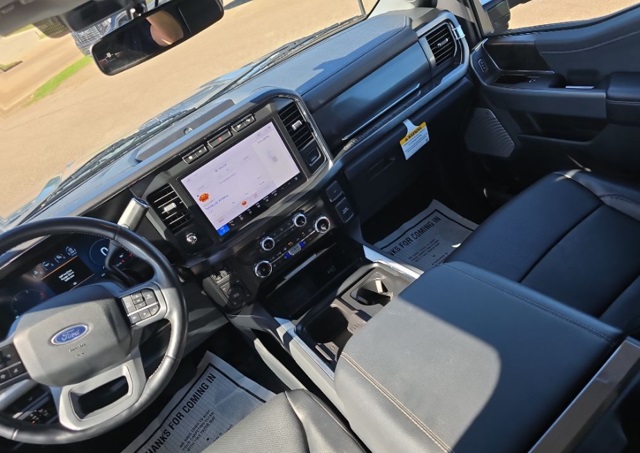 2024 Ford F-250 Lariat photo 2