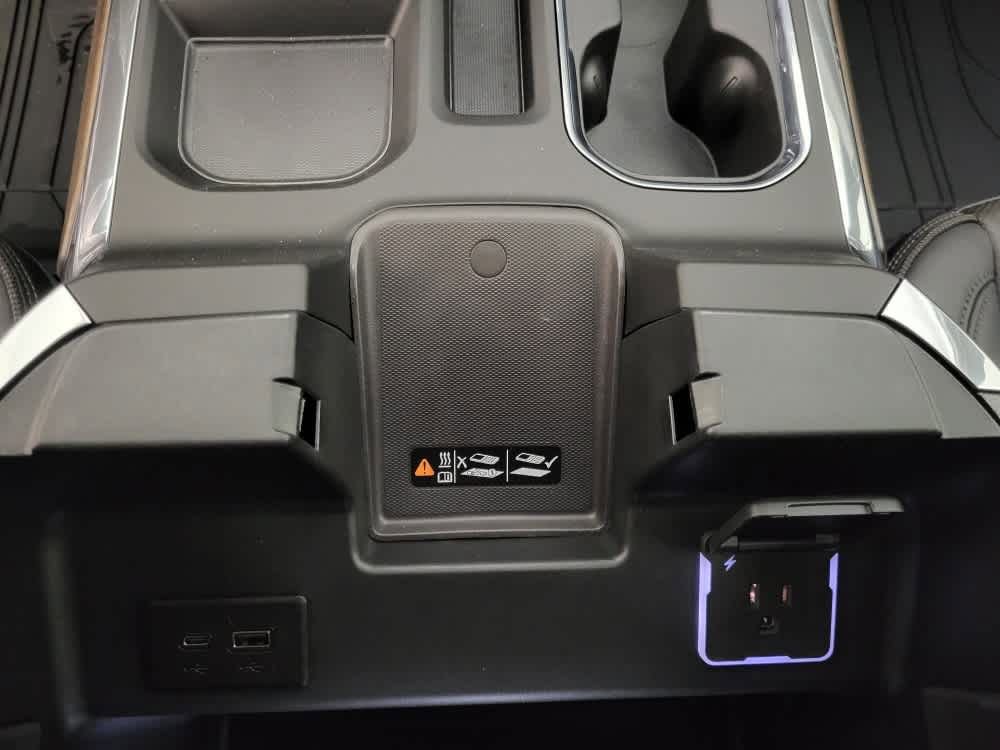 2025 Chevrolet Silverado High Country photo 10
