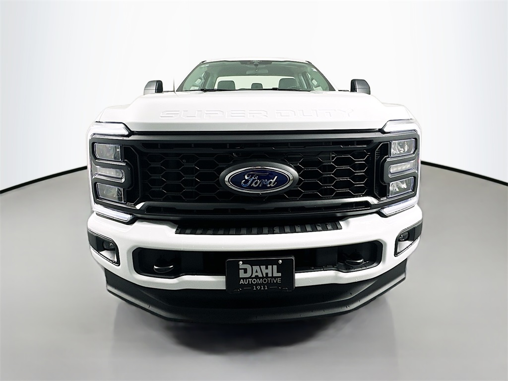 2025 Ford F-250 photo 2