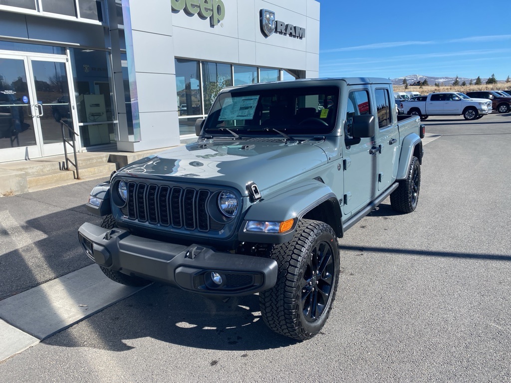 2025 Jeep Gladiator Nighthawk's photo