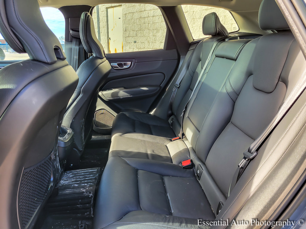 2023 VOLVO XC60 - Image 10