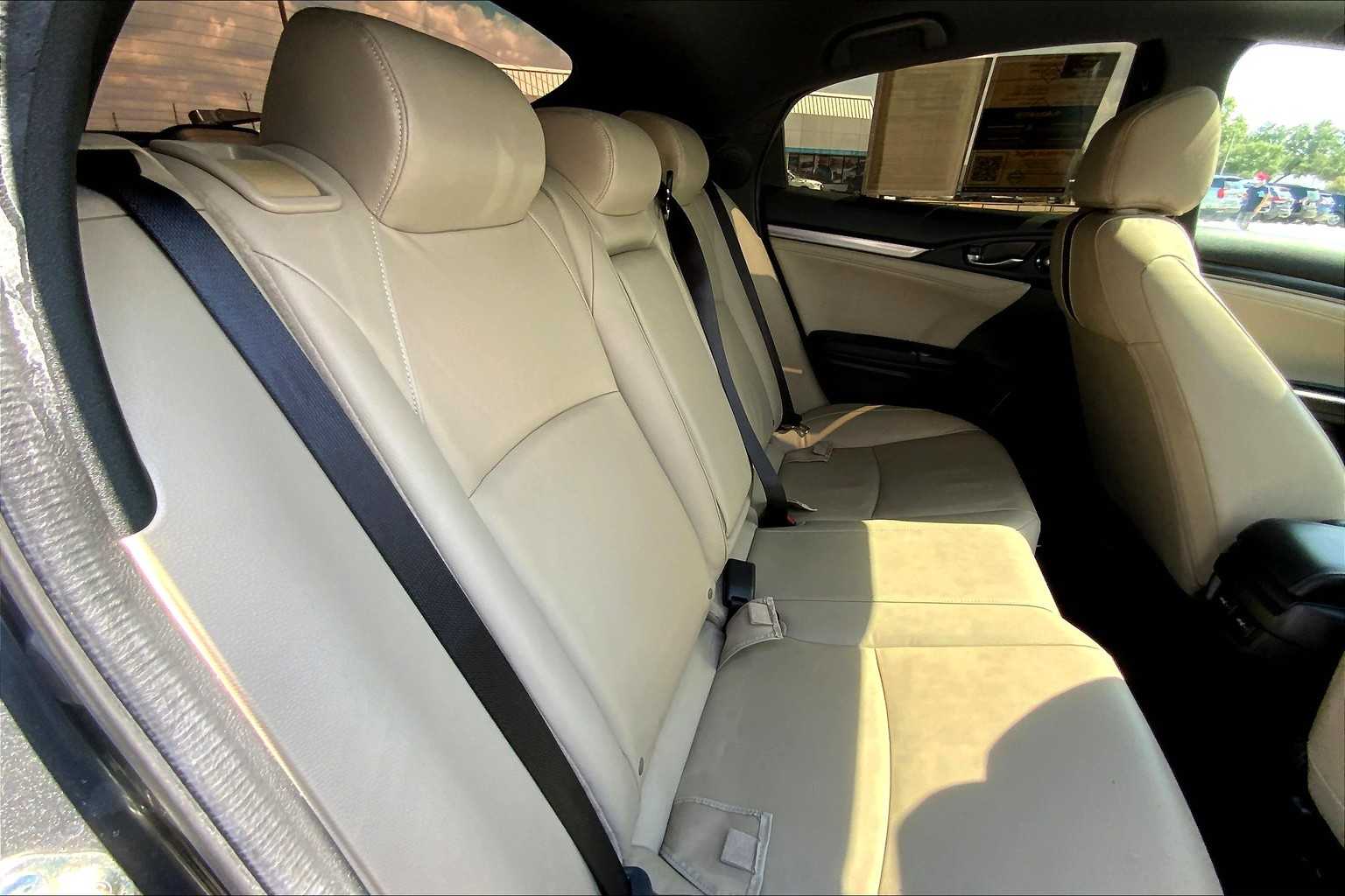 2020 Honda Civic Hatchback Sport Touring photo 19