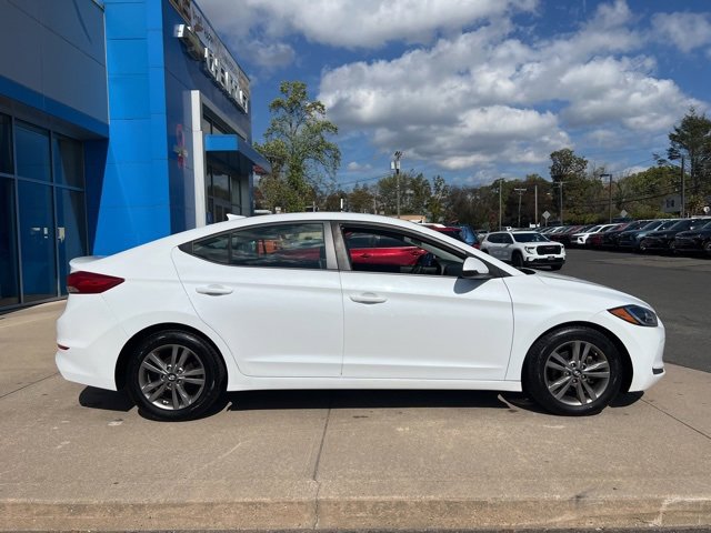 2017 Hyundai Elantra SE photo 2