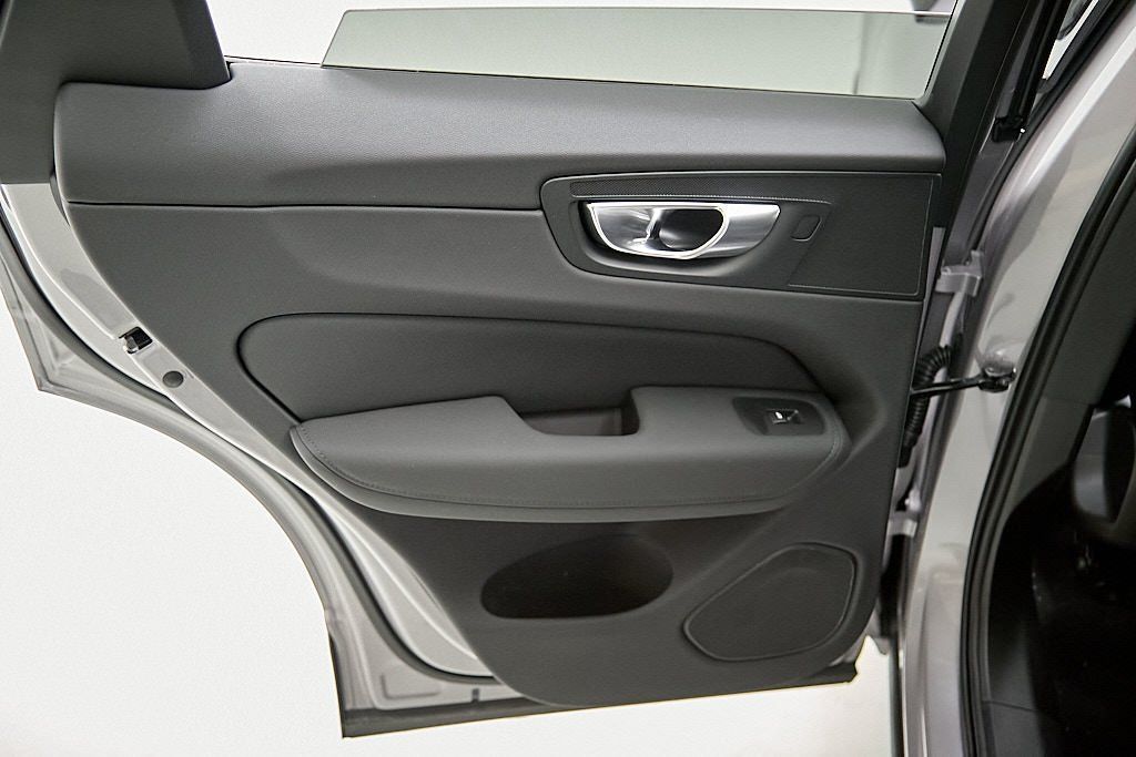 2026 VOLVO XC60 - Image 17