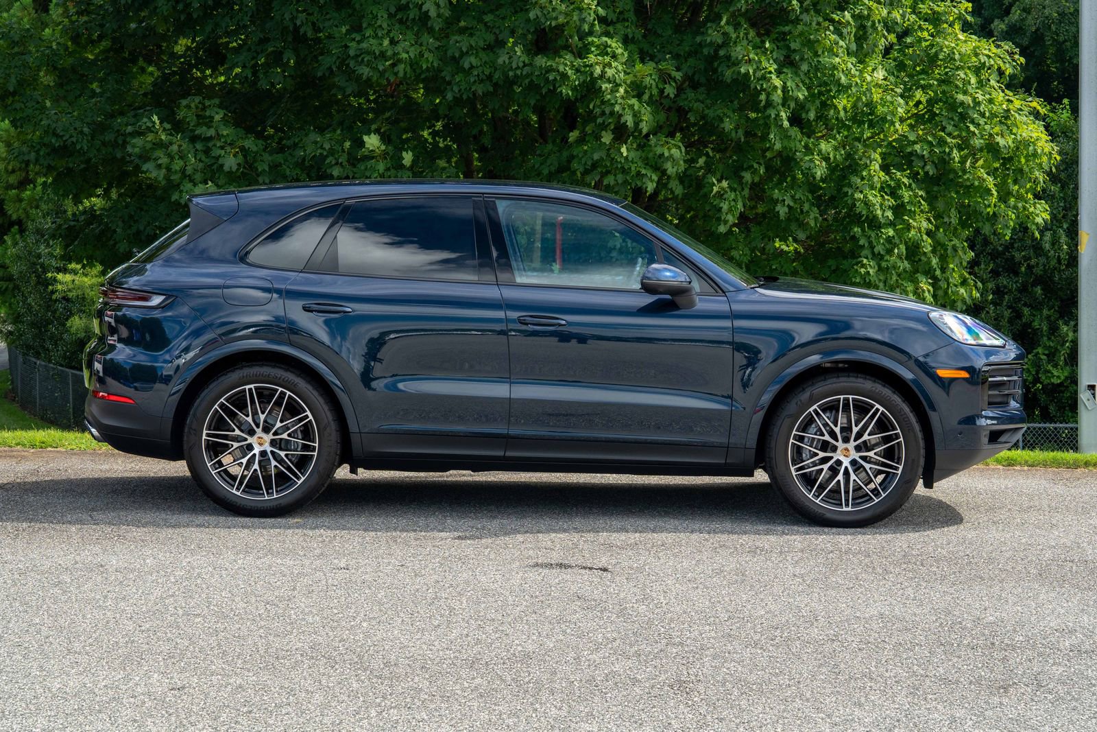 2025 Porsche Cayenne Base photo 8