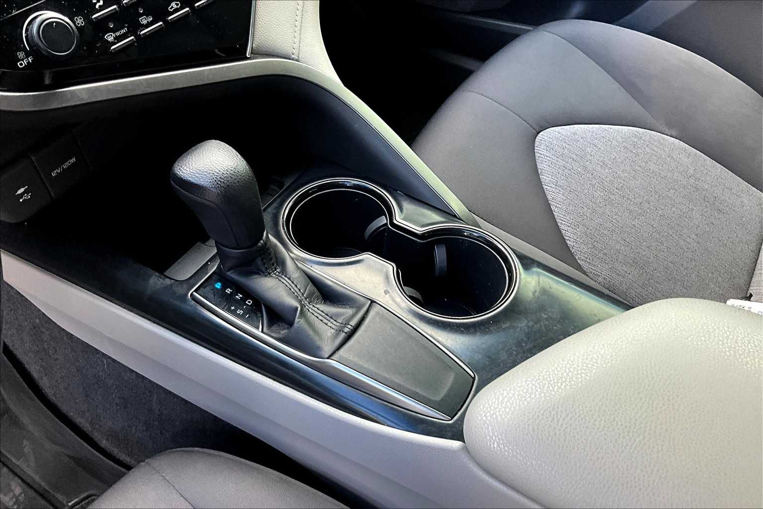 2018 Toyota Camry XLE XSE photo 16