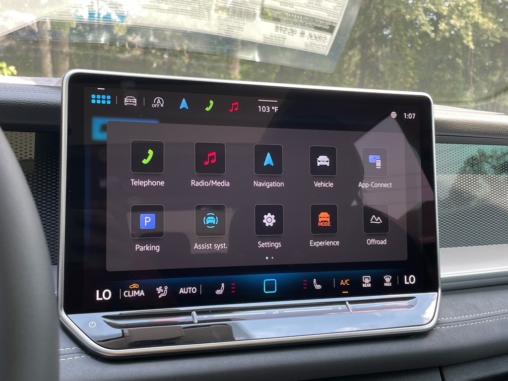 2025 Volkswagen Tiguan SE photo 8