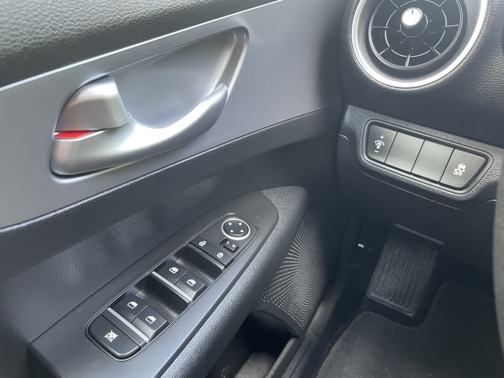 2022 Kia Forte LXS photo 9