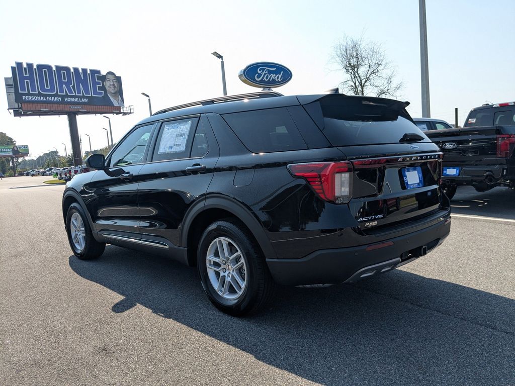 2025 Ford Explorer photo 6