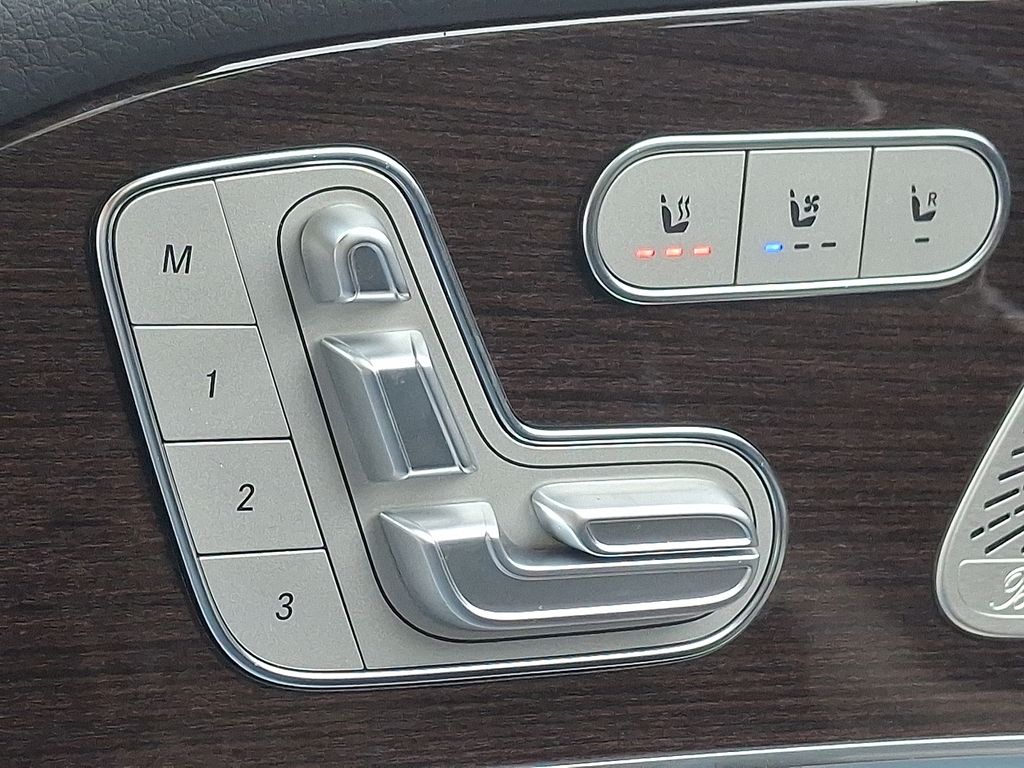 2026 Mercedes Benz GLS 450 4MATIC photo 16