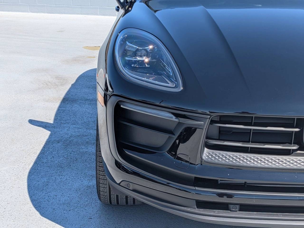 2026 Porsche Macan T photo 12