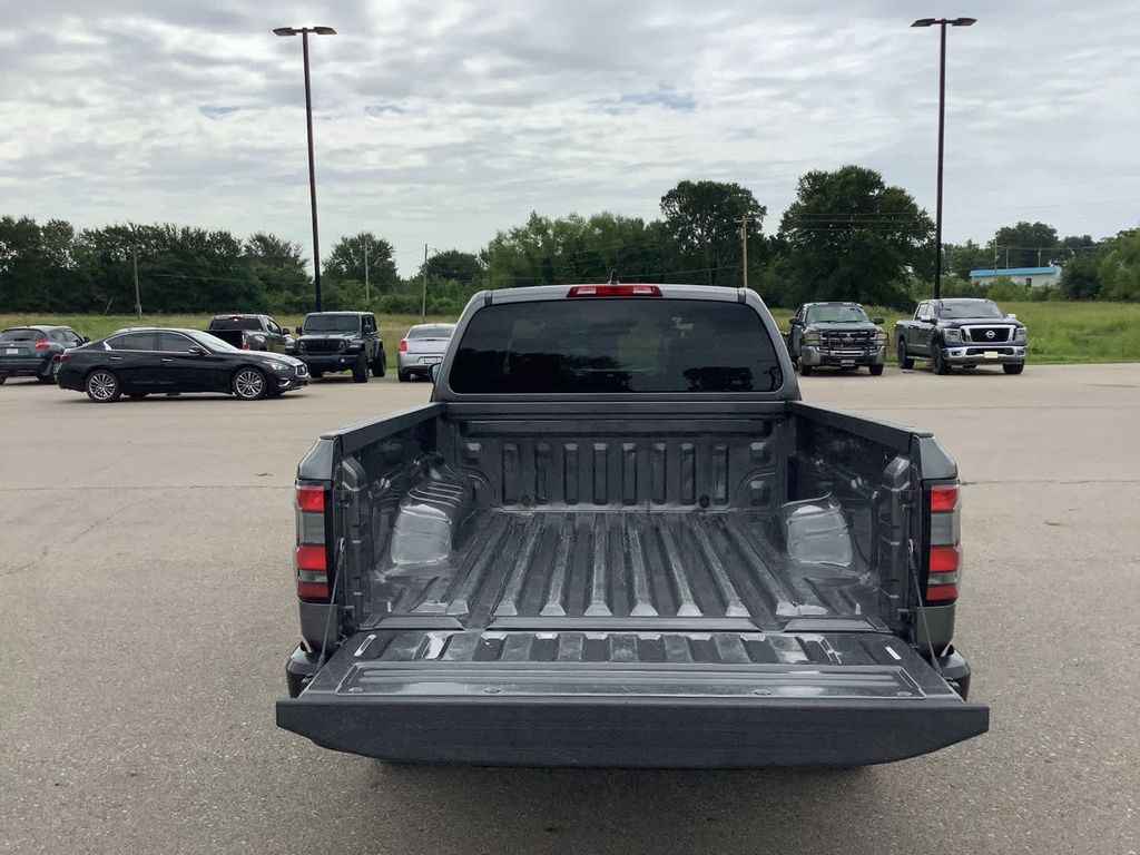 2022 Nissan Frontier S photo 9