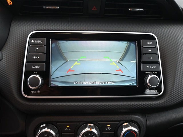 2025 Nissan Kicks Play S photo 2