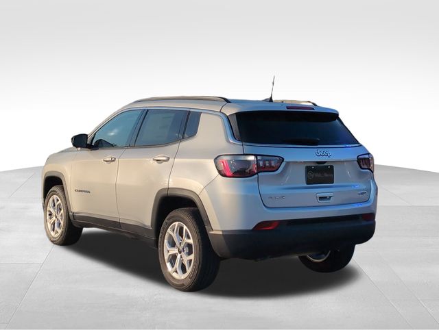 2025 Jeep Compass Latitude photo 3